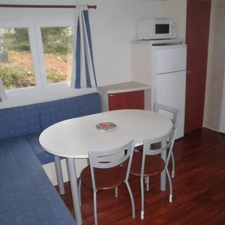 Camping Le Riou La Selle 캠프장 3*